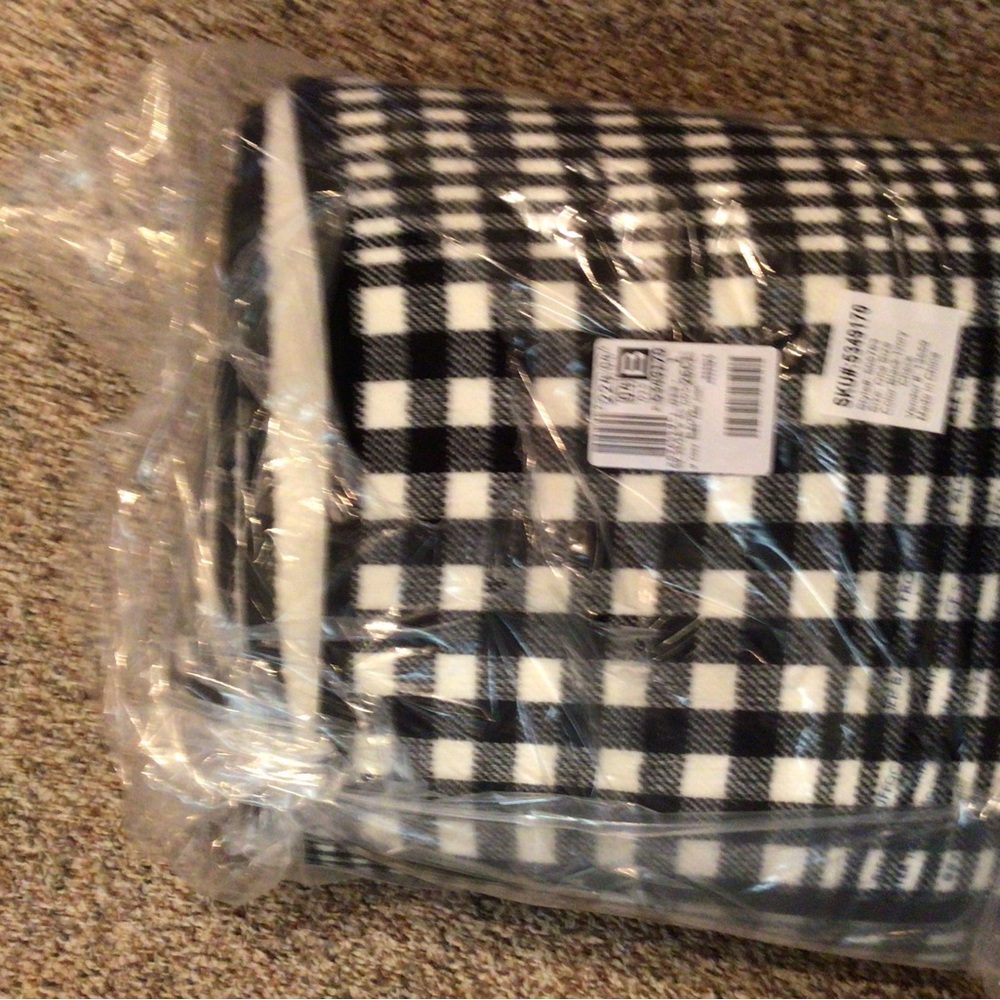 Large fuzzy throw blanket